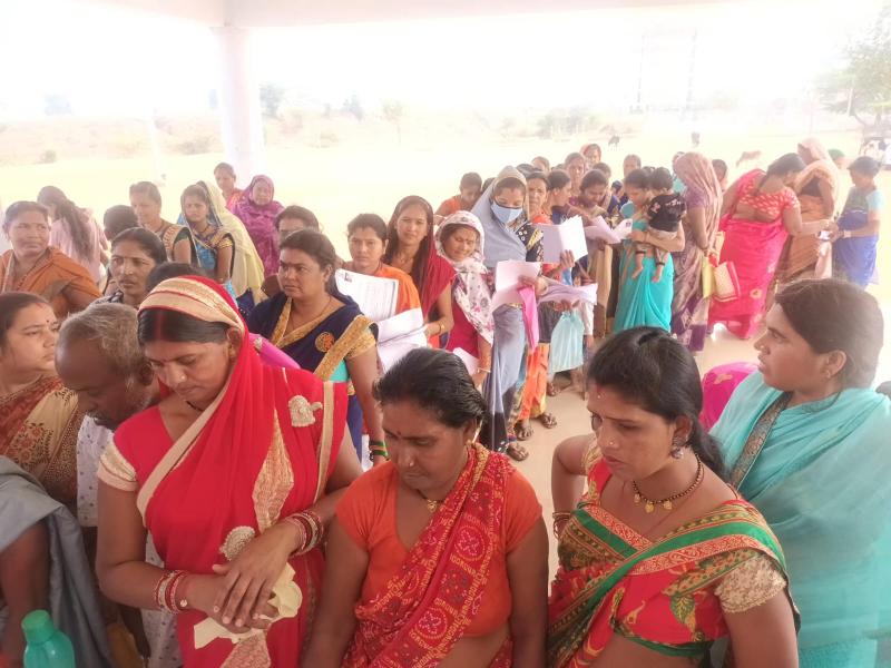 Till now, more than 51 lakh 16 thousand women have filled the application of Mahtari Vandan Yojana, crowd of women is gathering in the camps organized at Panchayat and Anganwadi level, Chhattisgarh, Khabargali.