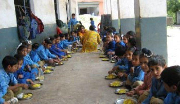 Now invitation food in schools of Chhattisgarh, initiative to make food more nutritious with community participation. Invitation food will not be an alternative to the food given in schools, Pradhan Mantri Poshan Shakti Yojana in schools of Chhattisgarh, Chhattisgarh, Khabargali.