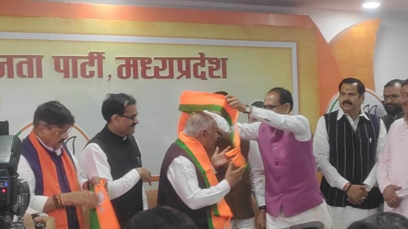 Many senior leaders including former MP Suresh Pachauri and Gajendra Singh joined BJP, MP, Khabargali