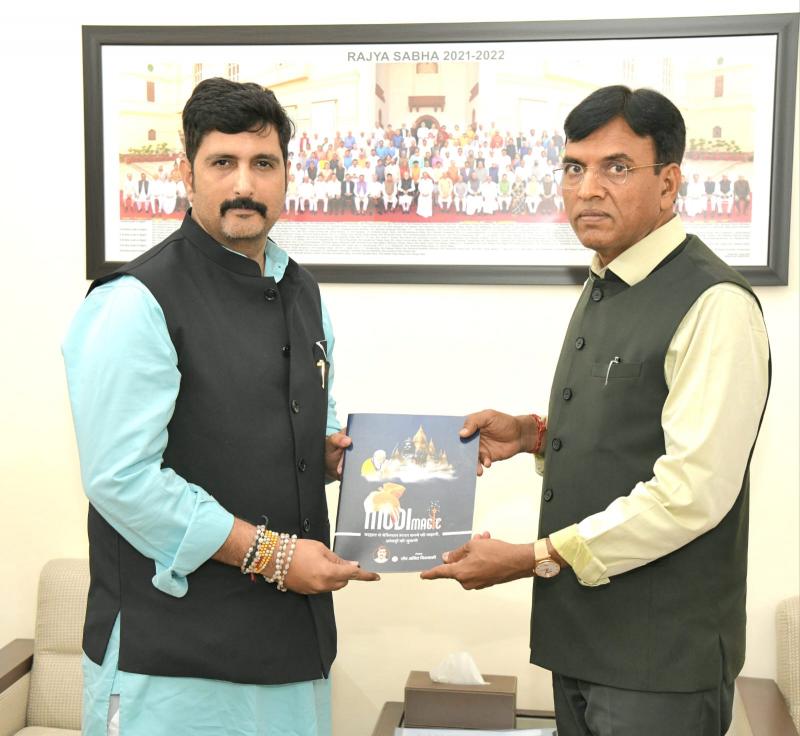 Amit Chimnani's book Modi Magic was released in Delhi by Union Health Minister Mansukh Mandaviya, Chartered Accountant, expert in economic matters, former chairman of CA branch Raipur, former advisor to Accountant General Chhattisgarh and state media in-charge of BJP Amit, Khabargali