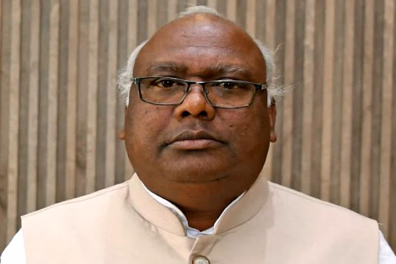 Congress rebel Chintamani Maharaj gets ticket, four MPs' cards cleared, Chhattisgarh, Khabargali