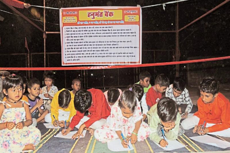 On the day of Hanuman Jayanti in Dhamtari, children inaugurated Hanuman Bank, slips with Ram's name will be deposited, 51 lakh Ram names will be offered after reaching the Shri Ram temple in Ayodhya, Bal Hanuman Samiti in Panchmukhi Hanuman Dham Hanuman temple located at Brahma Chabutara, Dhamtari, Chhattisgarh, Khabargali