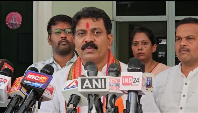 Chhattisgarh Deputy Chief Minister and Home Minister Vijay Sharma, Bhupesh insulted the bravery of the soldiers by calling the encounter of Naxalites fake: Sharma Congress national spokesperson's statement is an attack on democracy and the people of Chhattisgarh and Bastar, Deputy Chief Minister Arun Saw, Khabargali