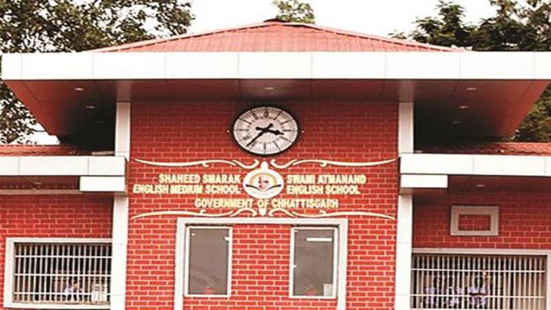 Contract workers of Swami Atmanand schools will now get salary directly from the government, Director of Public Education Directorate Divya Mishra, President of Chhattisgarh Parents Association Christopher Paul, Khabargali