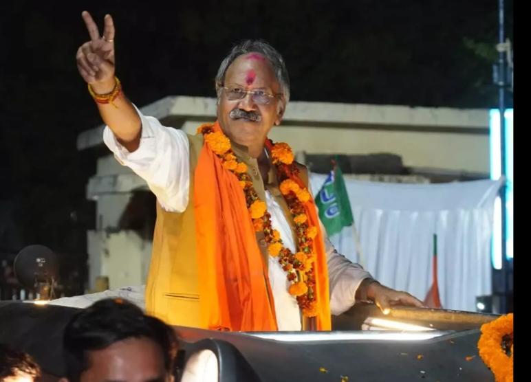 BJP candidate from Raipur Lok Sabha, Brijmohan Agrawal's lead has now crossed 417756, he got 754097 votes. Vikas Upadhyay got 336341 votes, Chhattisgarh, Lok Sabha elections, Khabargali