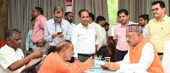   Chief Minister's public darshan starts from today, people expressed their problems, instructions were given to take immediate action   hindinews latestnews cmvishnudev  cg bignews  khabargali   