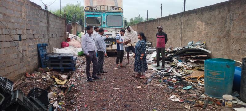 Municipal Corporation took action against 7 scrap shops, confiscated the goods kept on the road, sealed 2 shops... Latest news Hindi news khabargali 