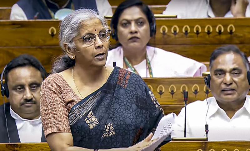 Finance Minister Nirmala Sitharaman presented the budget, gold-silver, mobiles, leather goods and clothes will be cheaper...