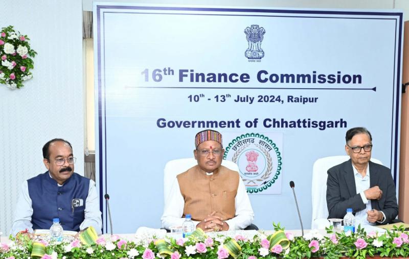 The effect of double engine government is visible, Chief Minister Sai has asked Central Finance Commission for special grant for Chhattisgarh, there is a need to focus on manufacturing and service sector for the creation of developed Chhattisgarh, Central Finance Commission Chairman Dr. Arvind Panagariya, Chhattisgarh, Khabargali