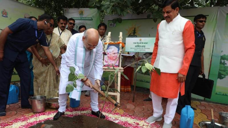 Indore is going to create a world record of greenery, more than 30 thousand citizens are also coming to participate in it, 30 kilometers of trench has been made, 11 lakh pits have been made in it, more than 135 social organizations are participating in the campaign, Union Home Minister Amit Shah, Khabargali