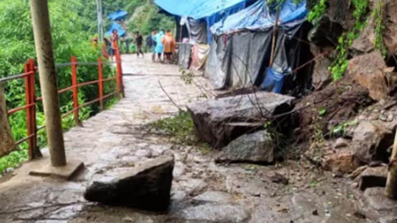 Landslide on Kedarnath walking route, 3 dead, 5 injured, Khabargali