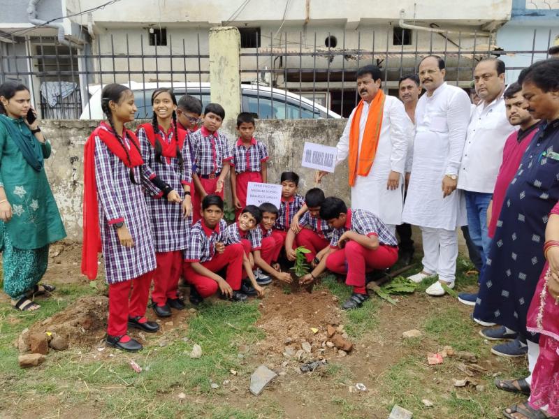 Tree plantation was done in Hind English Medium School under the scheme 'One tree in the name of mother'. Sanjay Shrivastava, State General Secretary, Bharatiya Janata Party and President, Shri Mirza Ejaz Beg, State Working Committee Member, Bharatiya Janata Party. Chairman of Tree Plantation Programme, Mirza Ejaz Beg, Hajjan Rehana Begum, President, Hind English Medium School, Nasir Khan, Amir Beg, Mohammad Qasim, Sheikh Faheem, Khalil Bhai, Raipur, Chhattisgarh, Khabargali
