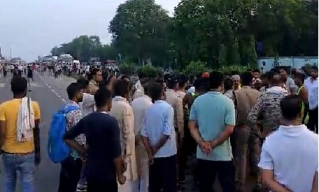 Big accident: Truck collides with tractor loaded with Kavadis, 4 people lost their lives… latestnews hindinews bignews khabargali