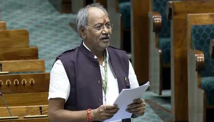 In Lok Sabha, MP Brijmohan Agrawal raised the voice of Chhattisgarh's street vendors, sought a response from the Union Ministry of Housing and Urban Affairs on PM Swanidhi Women are becoming self-reliant in Chhattisgarh through the PM Swanidhi scheme, 48% beneficiaries are women 6600 ST beneficiaries in Chhattisgarh benefited from the PM Swanidhi scheme, Khabargali