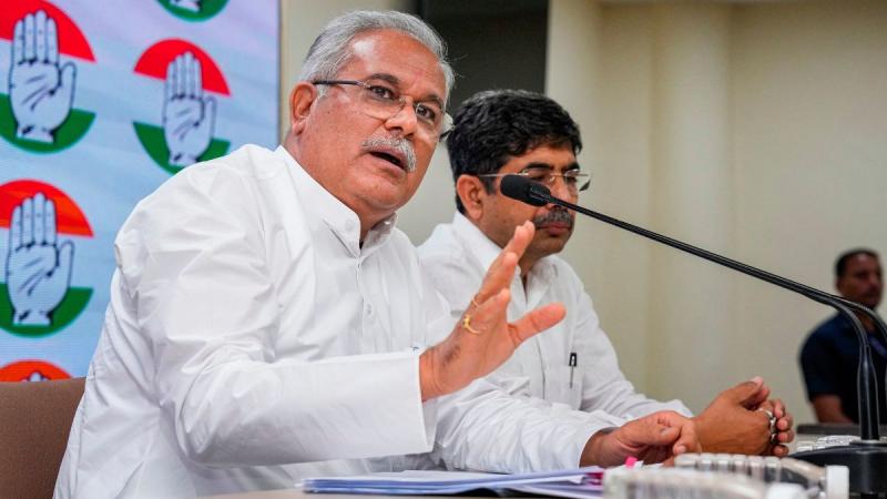 Former Chief Minister said - breach in my security... scuffle with security personnel  former cm bhupesh baghel cg news khabargali 