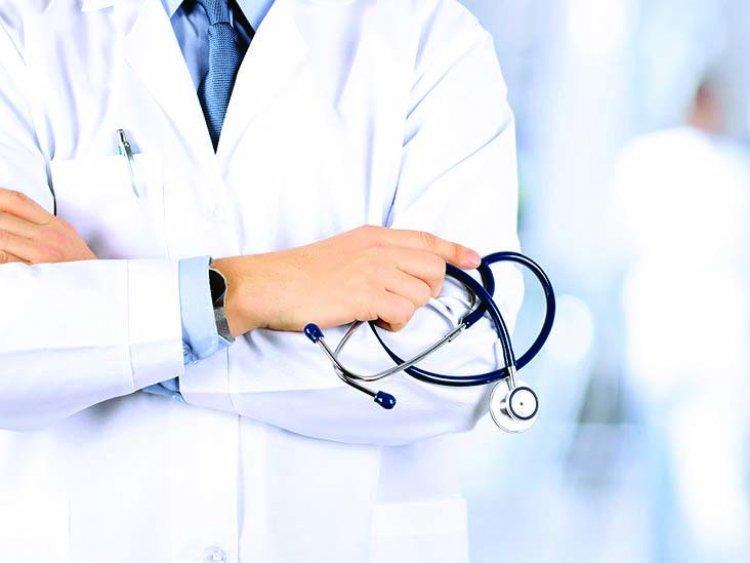 Doctor dismissed: Drunken doctor had refused to treat the child, now the department took action...  latestnews hindinews  cg news  hindinews bignews khabargali 