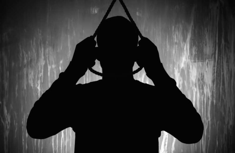 PWD employee's dead body found hanging   These 7 people were accused of harassing and demanding Rs 2 lakh... Cg news hindi news latest news khabargli 