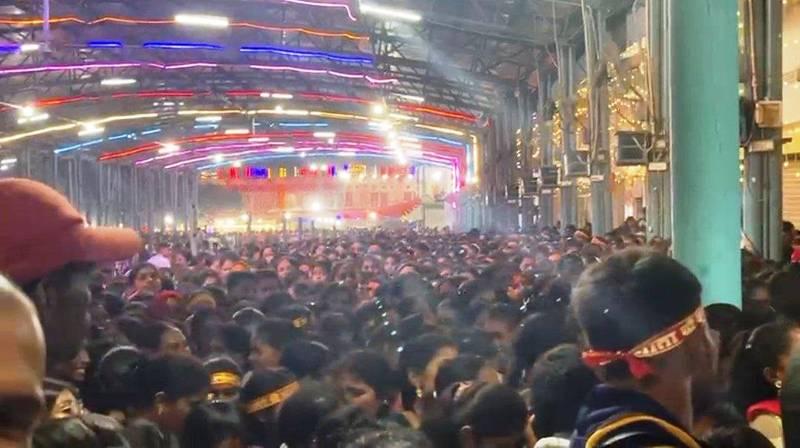 A woman died in a stampede at Maa Bamleshwari temple, many people were injured and fainted, Khabargali