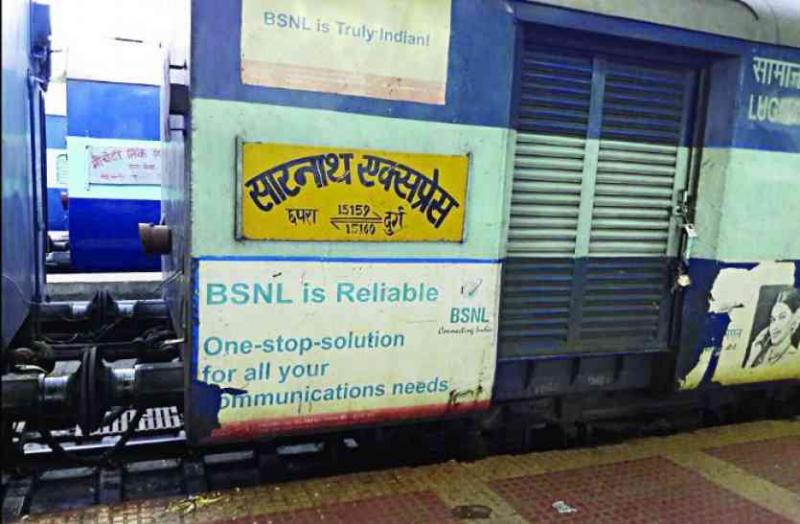 Like last year, this time too the railways took a strange decision- by predicting cold fog they snatched the Sarnath Express. Voices of protest started rising. Demand to the railway minister to maintain the service by installing anti fog device in the engine of the train, Khabargali, Chhattisgarh