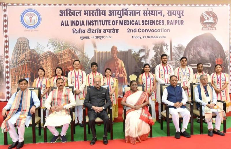 Doctors should always work with human values, President Mrs. Draupadi Murmu, Governor Mr. Ramen Deka, Second Convocation of All India Institute of Medical Sciences AIIMS, Chhattisgarh is moving towards becoming the medical hub of Central India, Chief Minister Mr. Vishnu Dev Sai, Prof. George A. D'Souza, Executive Director and CEO Lieutenant General Ashok Kumar Jindal, Raipur, Khabargali