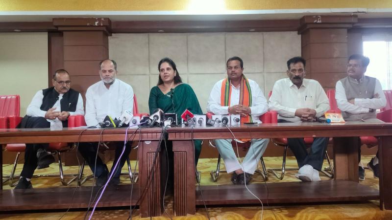 In a press conference, Meenal, Mrityunjay, Sharma, Meenal Pandey and Subhash Tiwari fiercely attacked the Congress in view of the by-elections, said that the development of the capital has been stalled for 15 years during the tenure of the Congress, Press Conference, BJP, Raipur, Chhattisgarh, khabargali Khabargali (272)