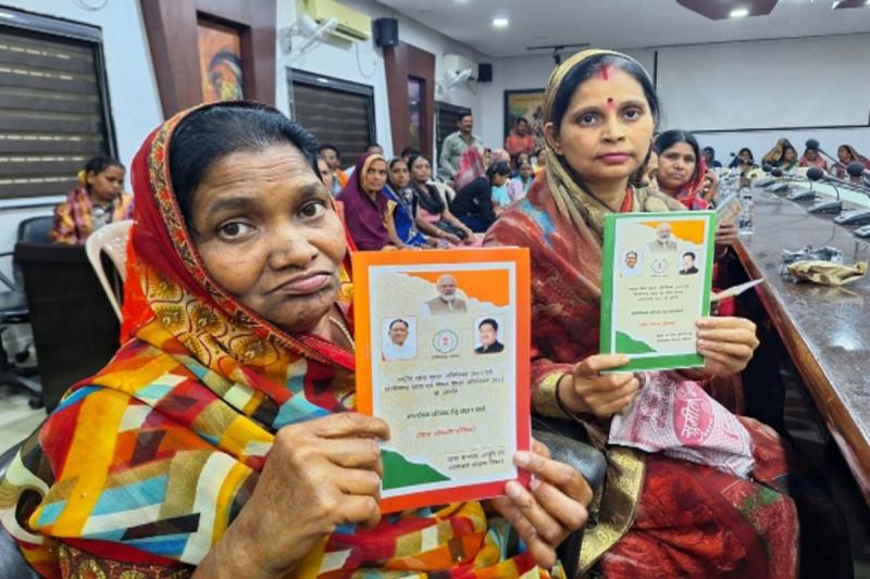Ration card renewal date extended again, 45 thousand 737 people have not yet done e-KYC ccg news hindi news cg big news khabargali