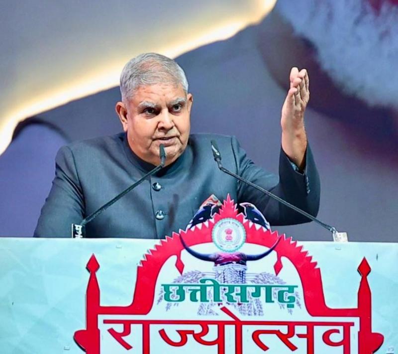 Raipur, Khabargali: Vice President Jagdeep Dhankhar was the chief guest at the closing ceremony of the three-day state festival and state decoration ceremony organized on the occasion of Chhattisgarh State Foundation Day.