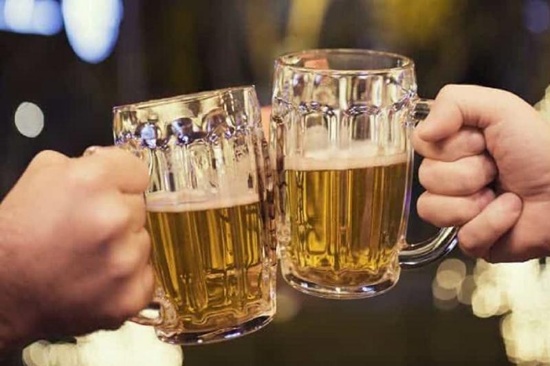 छत्तीसगढ़वासियों ने दिवाली में मनाई होली, बिक गई 8 करोड़ की शराब Chhattisgarh people celebrated Holi in Diwali, liquor worth Rs 8 crores sold  cg news hindi news cg big news khabargali    