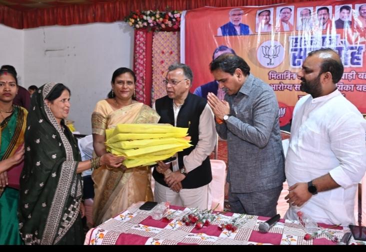 500 women power including Mitanin sisters, Anganwadi sisters, Arogya Samiti and Sahayika sisters, women booth workers were honored in Shahid Chudamani Nayak ward, health services improved in Chhattisgarh due to the contribution of Mitanins: MLA Rajesh Munat, BJP's policy is to honor the women power and make them self-reliant: Councilor Deepak Jaiswal, Raipur, Chhattisgarh, Khabargali