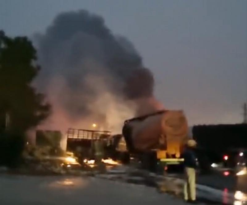 5 people burnt alive due to chemical tanker explosion, 40 vehicles caught fire, 35 people got scorched, Jaipur, Khabargali