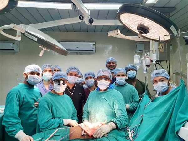 Doctors of Ambedkar Hospital created history, removed a five kilo tumor stuck to the lungs and heart, in medical language it is called mediastinal tumor, cancer surgeon Dr. Ashutosh Gupta and heart and chest surgeon Dr. Krishnakant Sahu, Raipur, Chhattisgarh, Khabargali