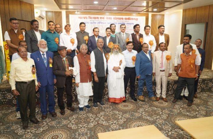 MP Brijmohan Agrawal honored the engineers, State Level Engineer Decoration Ceremony 2024 organized by Human Science and Service Institute Chhattisgarh, Raipur, Chhattisgarh, Khabargali