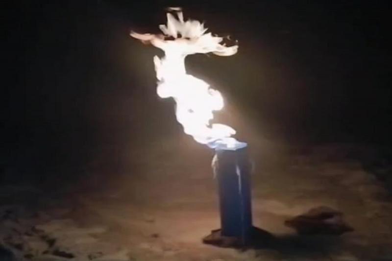  खेत में कराया बोरेवल, खुदाई के बाद पानी की जगह निकल रही आग खबरगली Borewell was dug in the field, after digging fire came out instead of water  cg news cg big news latest news cg hindi news khabargali  