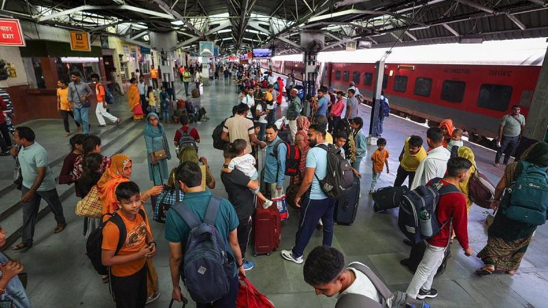 यात्रियों को एक बार फिर से होगी परेशानी, रेलवे ने रद्द की ये 9 ट्रेनें खबरगली   Passengers will once again face trouble, Railways canceled these 9 trainscg news hindi news cg latest news cg big news khabargali 