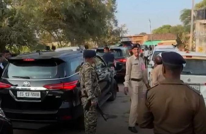 मुख्यमंत्री विष्णु देव साय की सुरक्षा में चूक, 10 मिनट तक रास्ते में रूका रहा काफिला खबरगली Security lapse of Chief Minister Vishnu Dev Sai, convoy stopped on the way for 10 minutes cg news hindi news cg big news latest news chhattisgarh news cg hind news khabargali 