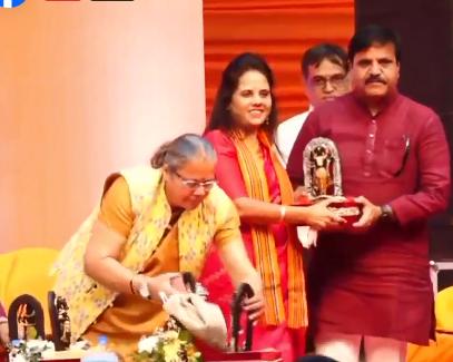Pramod Dubey and Kiranmayi Nayak attended the oath taking ceremony, Dhebar was not there, Raipur Municipal Corporation, Khabargali