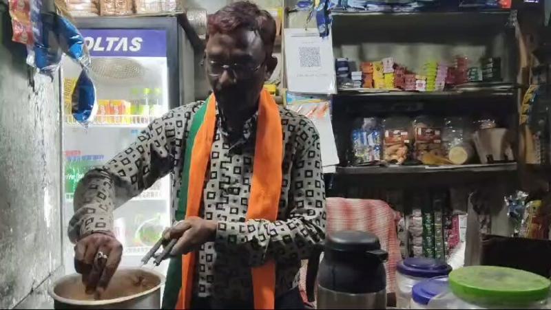 रायगढ़ में चाय बेचने वाले जीवर्धन चौहान की जबरदस्त जीत, 56311 वोटों से मिली जीत खबरगली Tremendous victory of tea seller Jeevardhan Chauhan in Raigarh, victory by 56311 votes. cg news cg hindi news cg big news latest newsKhabargali