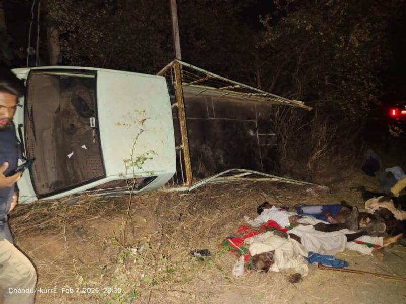 बारात से वापस लौट रही गाड़ी का फटा टायर, दो लोगों की मौत, 6 घायल खबरगली Tire burst on vehicle returning from wedding procession, two dead, 6 injured cg news hindi news cg big news latest news khabargali