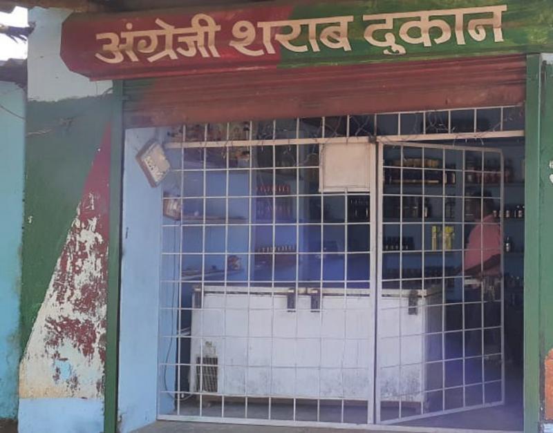 शराब दुकान से 78 लाख की लूट, आरोपियों पर रखा गया 30 हज़ार का इनाम खबरगली 78 lakhs looted from a liquor shop, reward of 30 thousand announced on the accused latest news hindi news cg big news khabargali 