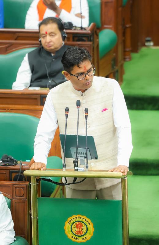 The 25th budget is being presented on the theme 'GATI' i.e. Good Governance, Earth Accelerating Infrastructure, Technology and Industrial Growth. Finance Minister OP Choudhary is presenting the budget. Chhattisgarh, Raipur, KhabargaliChhattisgarh Legislative Assembly