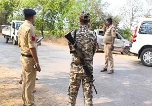 धमतरी में दिनदहाड़े 20 लाख की लूट, कार सवार व्यापारी को मारी टक्कर  खबरगली 20 lakhs looted in broad daylight in Dhamtari, businessman travelling in a car hit cg news cg big news latest news khabargali 