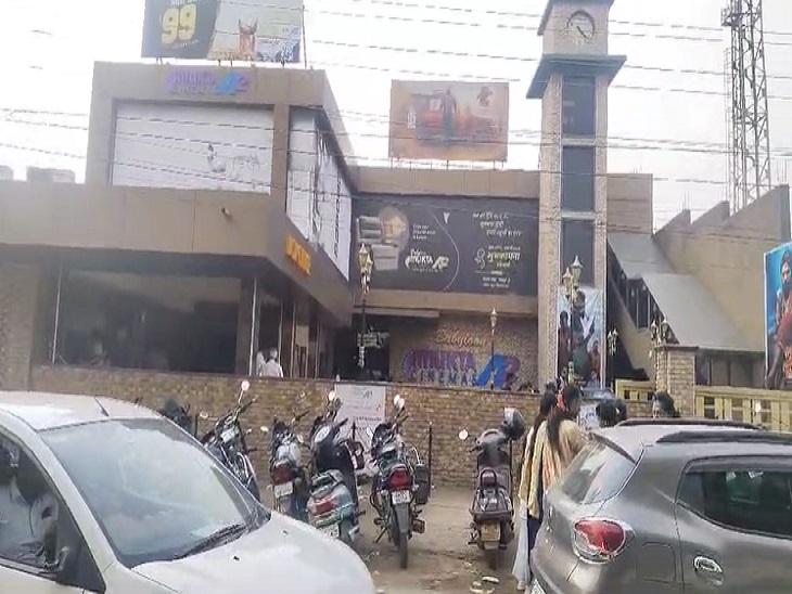 मैनेजर ने ही किया था भिलाई सिनेमाघर में लूटपाट, भोपाल से गिरफ्तार हुआ आरोपी  खबरगली Manager had committed robbery in Bhilai cinema hall, accused arrested from Bhopal  cg news cg big news cg hindi news cg latest news khabargaili      