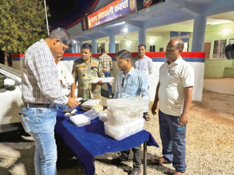 Gold worth Rs 3 crore and cash worth Rs 8.40 lakh recovered from car, two people from Raipur arrested cg news hindi News cg big news latest news khabargli 