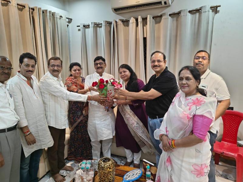 Diwakar Tiwari became the state president of Chhattisgarh Brahmin Samaj Central Committee and Ajay, Akash, Bihari and Sushma became general secretaries; Dr. Sandhya Tiwari became the president of the women's cell, Raipur, Khabargali