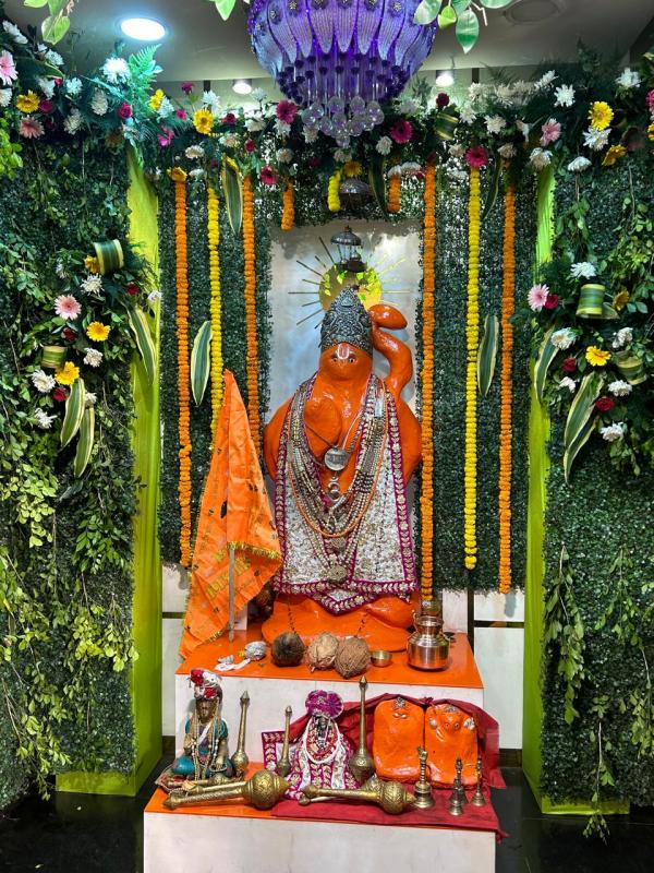 The premises of Shri Chintahar Hanuman Temple located in Chobey Colony will reverberate with Hanuman bhajans, Sunderkand recitation, Bhajan Sandhya, Hanuman Chalisa, Tableau and Bhandara, famous singer Shrikant Sharma and party will perform, program organized by Bhakt Seva Mandal and Deepak-Naresh Kedia, Raipur, Chhattisgarh, Khabargali
