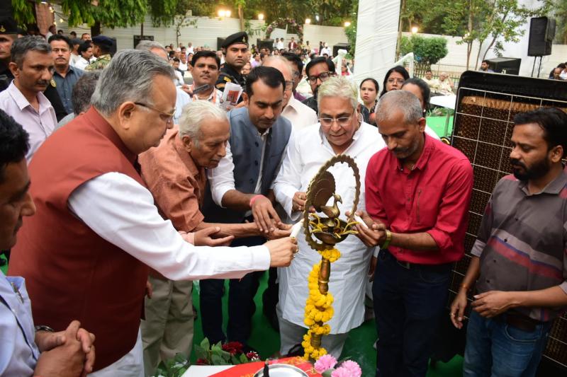 Govind Lal Vora Library inaugurated at Raipur Press Club; Jnanpith Award-winning poet-storyteller Vinod Kumar Shukla honored; Assembly Speaker Dr. Raman Singh, Umesh Trivedi, MLA Purandar Mishra, Amrut Sandesh newspaper's editor-in-chief Girish Vora, Raipur Press Club President Prafull Thakur, General Secretary Vaibhav Shiv Pandey, Vice President Sandeep Shukla, Treasurer Raman Halwai, Joint Secretary Tripti Soni and Arvind Sonwani, Chhattisgarh, KhabarGali