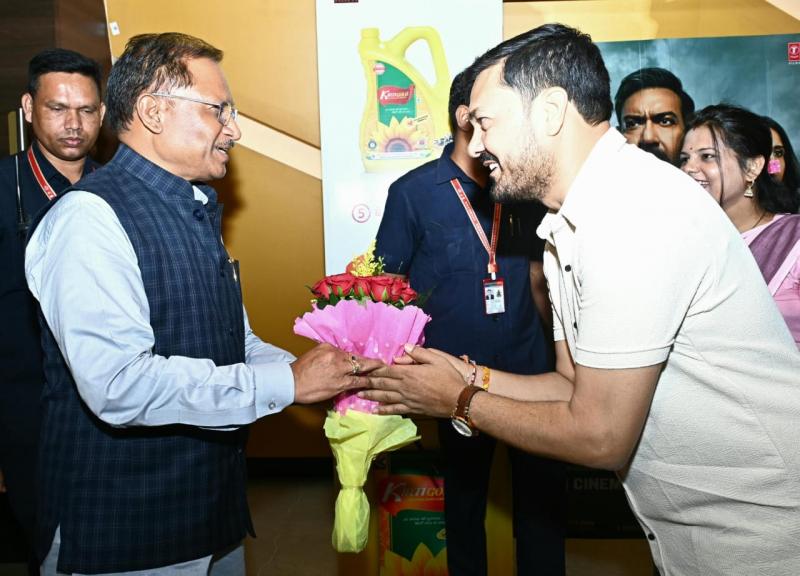 Chhattisgarh's culture and family values ​​are vividly depicted in the film "Suhaag": Chief Minister Vishnu Dev Sai praised the powerful acting of Padma Shri awardee and Dharsiwa MLA Shri Anuj Sharma, Raipur, Khabargali