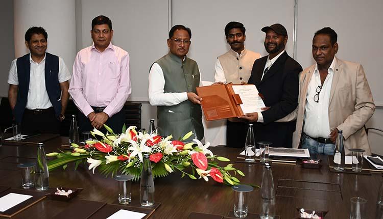 Chhattisgarh becomes investment hotspot in textile, tourism and health sector. Industry stalwarts meet Chhattisgarh CM Vishnudev Sai in Mumbai, many MoUs signed, Mumbai, Khabargali, Chhattisgarh CM Vishnudev Sai