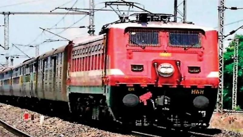 Indian Railways has started a new online service, you will get the exact status of the train before travelling, it will be available on mobile app latest news hindi News big news khabargali 