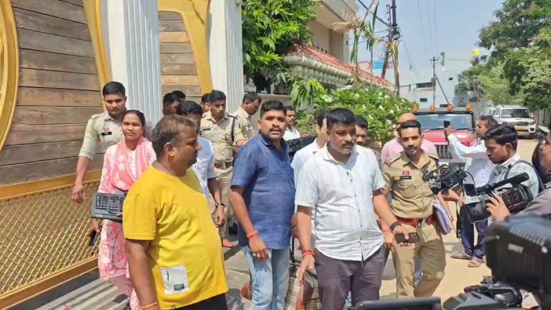 History-sheeter Tomar's wife and associate arrested, attacked media persons cg news latest News big news hindi news khabargali 